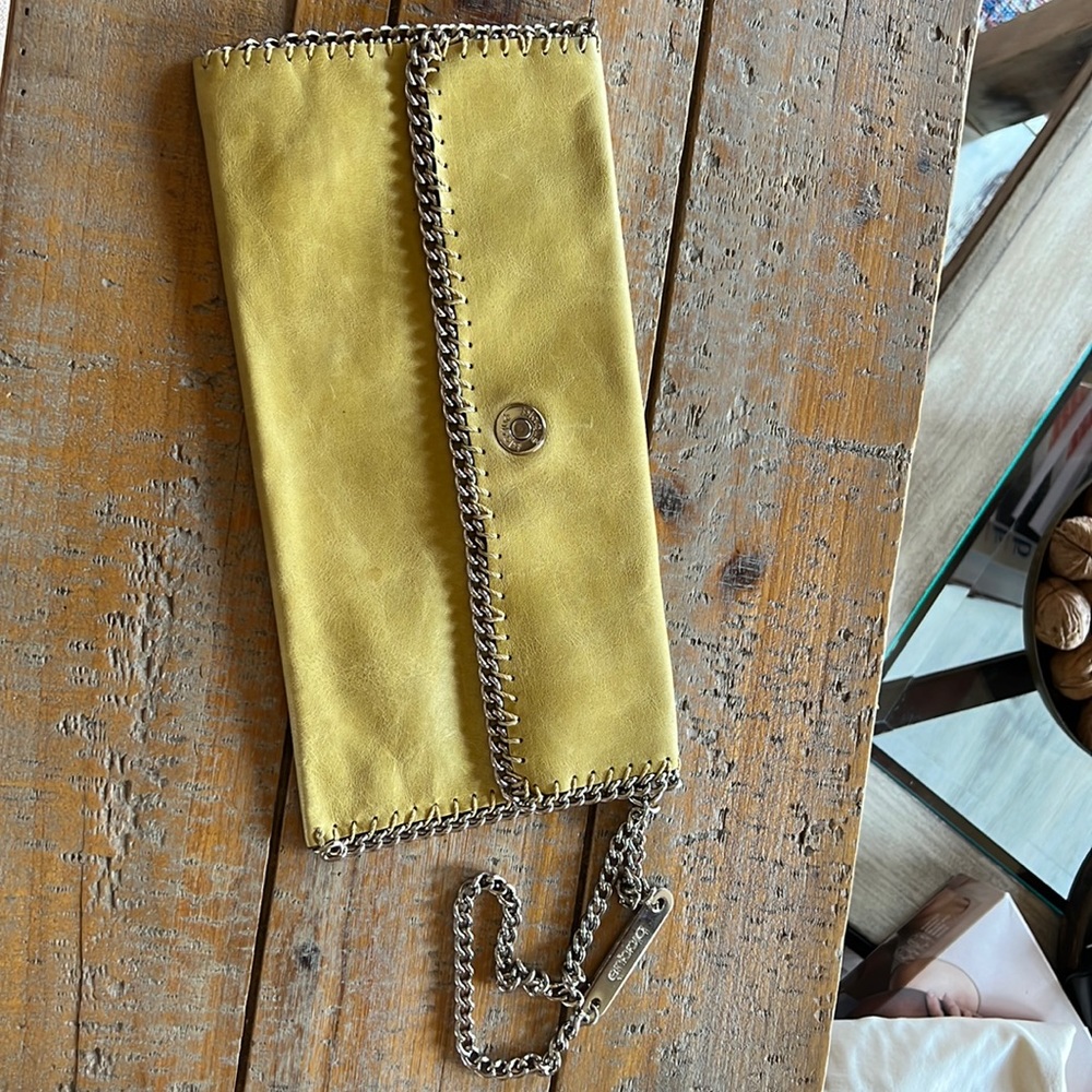 Plaquè genuine leather clutch with chain